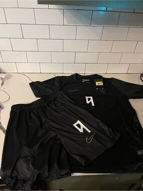 Youth Erling Braut Haaland Jersey And Short Set Size 28.
